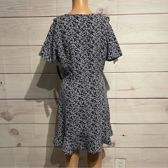 📦 Speechless faux wrap dress - Picture 2 of 8